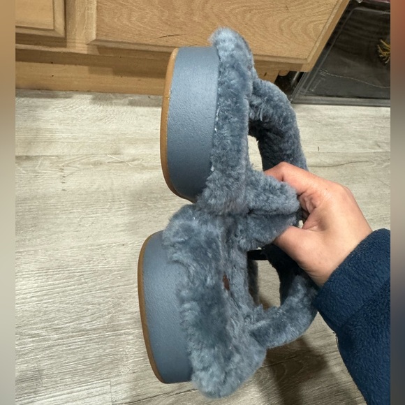 OluKai Kipe’a Heu Genuine Shearling Slide Sandal - Picture 8 of 10